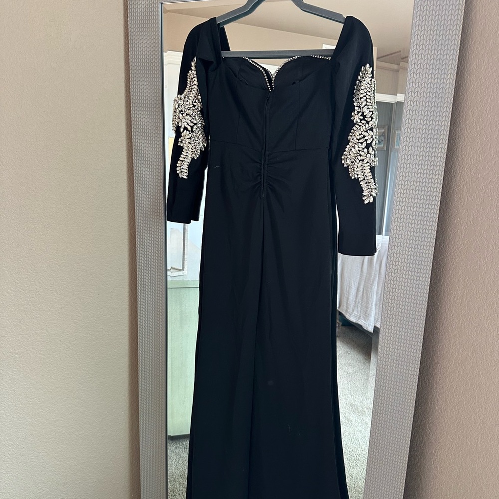 Elegant Black Evening Dress with Embellished Sleeves